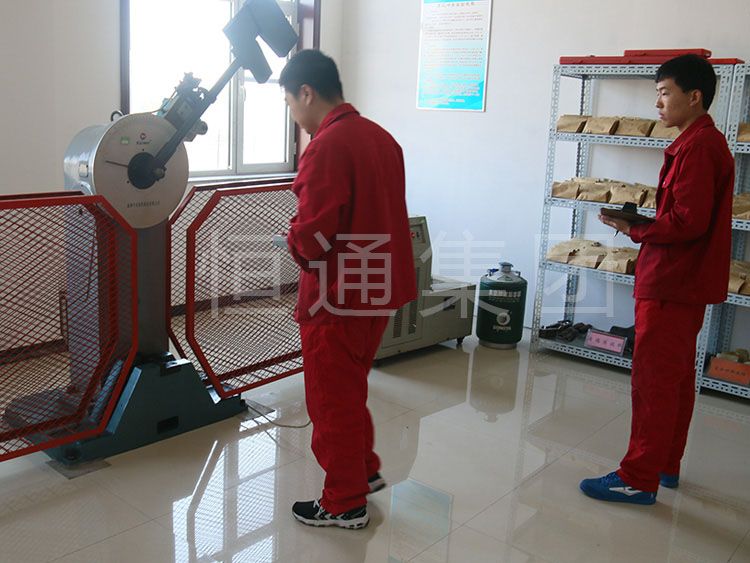 冲击试验机